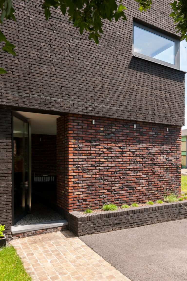 Agora Graphite Black | Kule Bricks